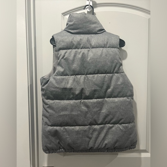 Women’s full length puffer vest - size medium - Picture 4 of 4